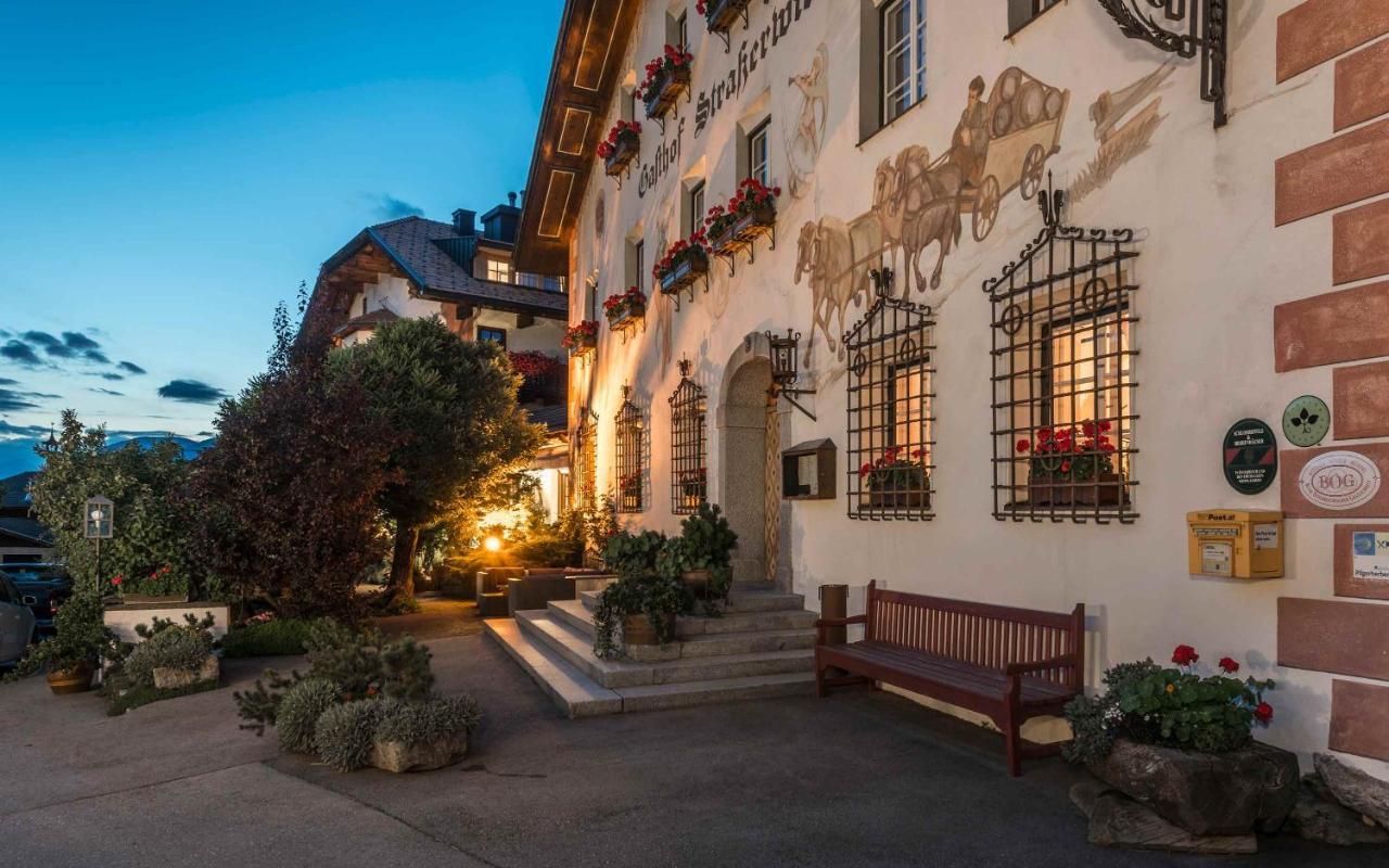 Strasserwirt - Ansitz Zu Tirol ชตราสเซิน ภายนอก รูปภาพ