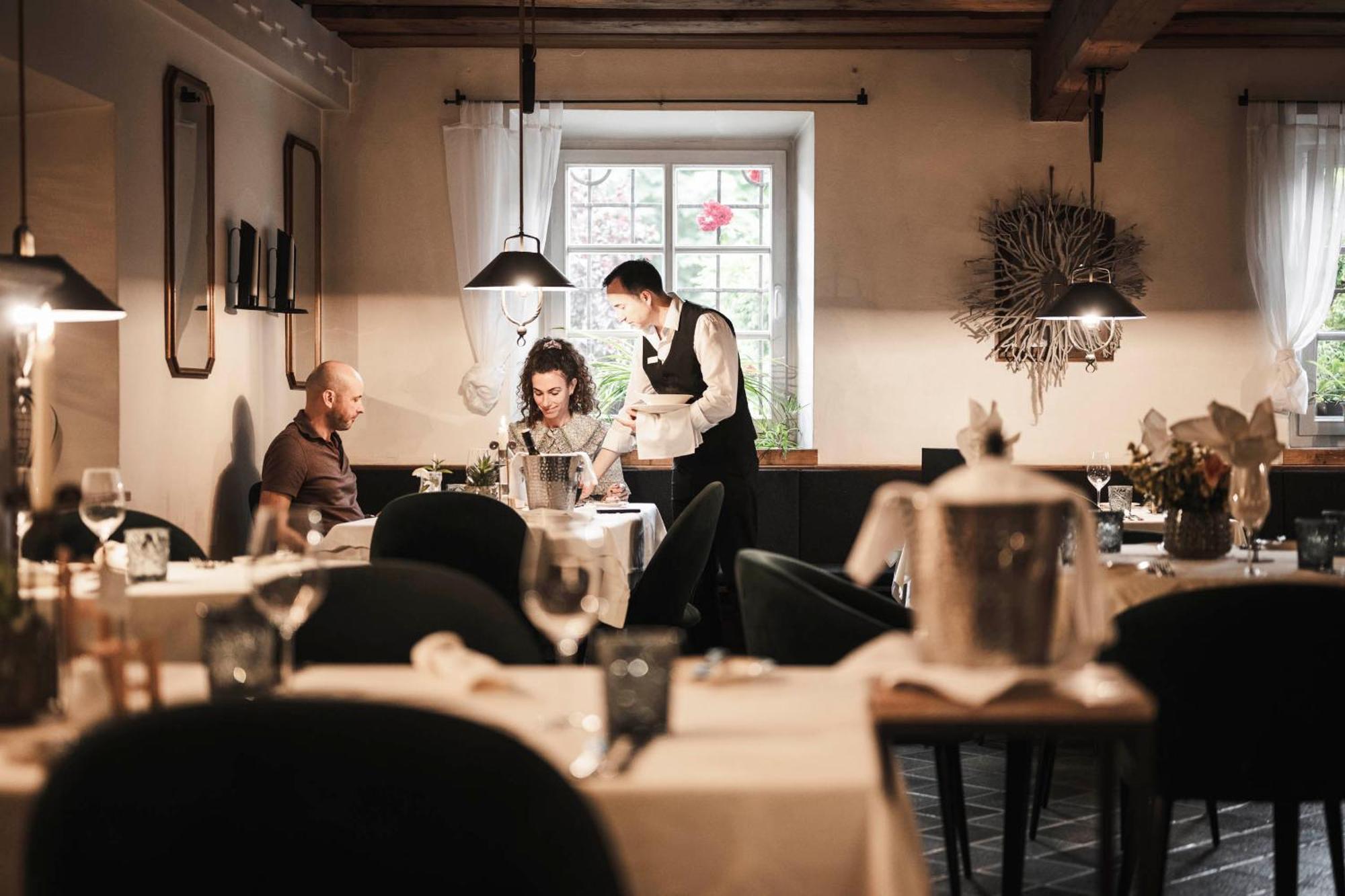 Strasserwirt - Ansitz Zu Tirol ชตราสเซิน ภายนอก รูปภาพ